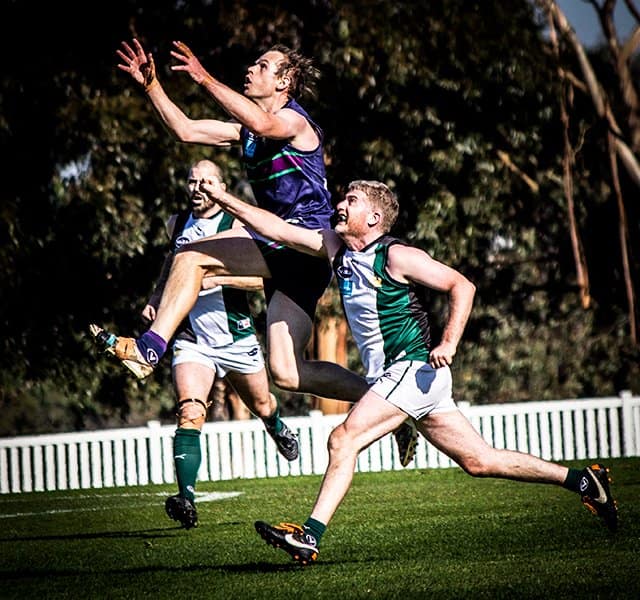 Afl Injuries Pascoe vale Andrew Cunningham Chiropractor taking a mark playing AFL